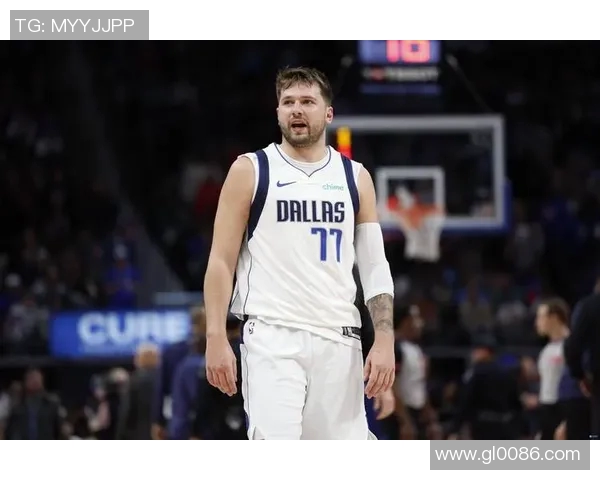 东契奇狂砍73分刷新现役得分纪录独行侠击败太阳终结对手11连胜